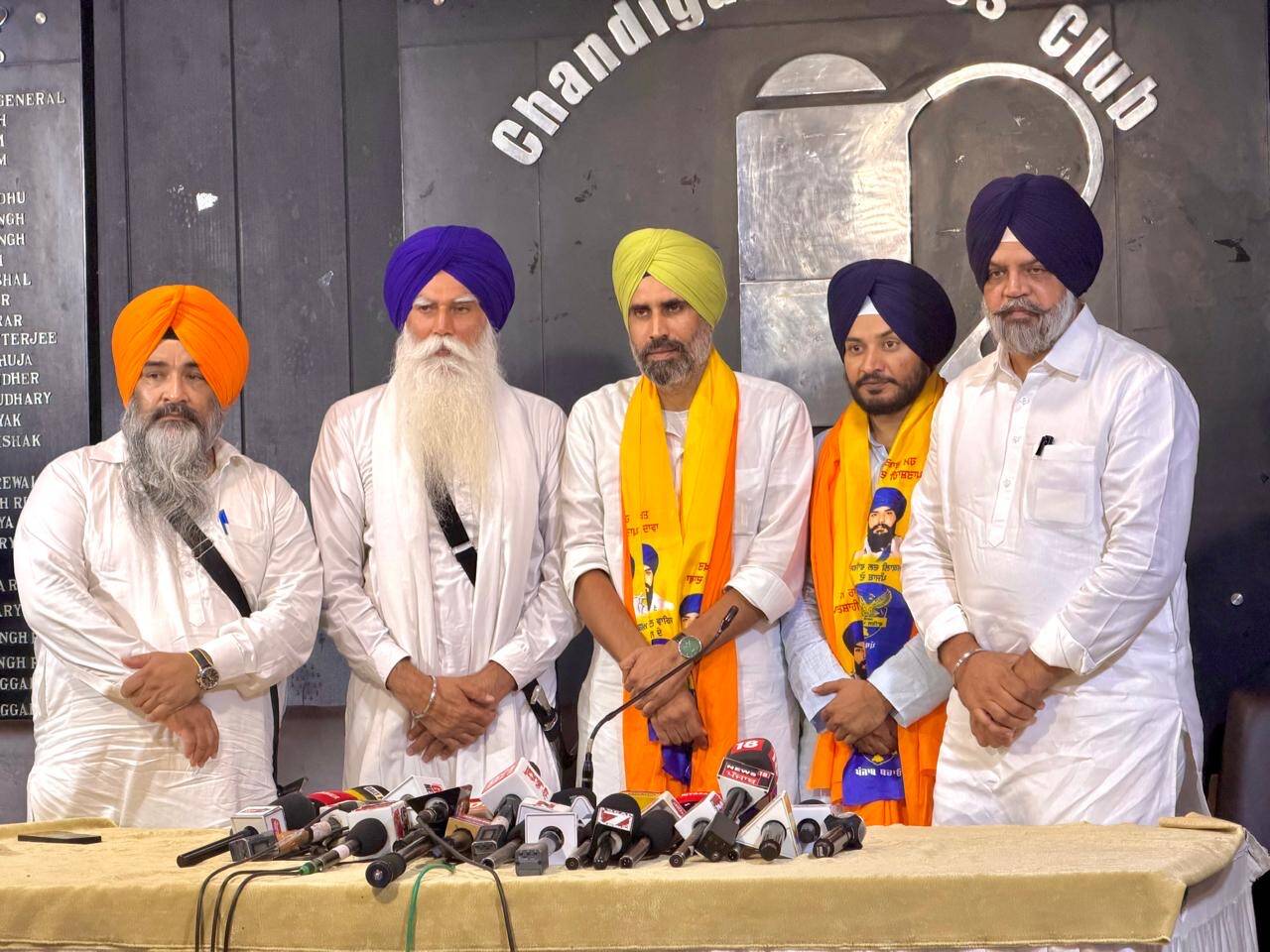 Barnala bypoll candidate Gurdeep Singh Batth joins Akali Dal Waris ...