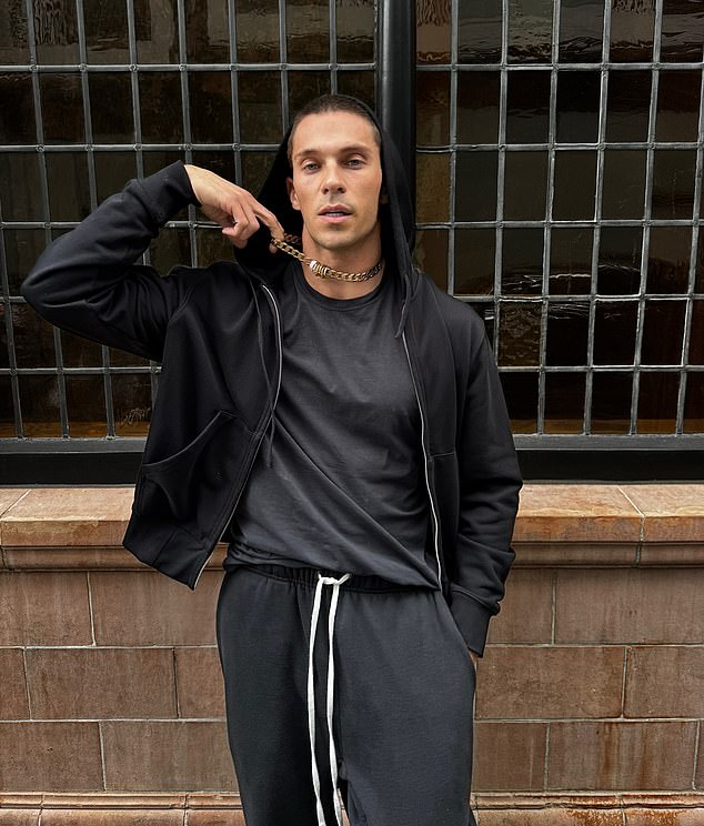 joey-essex-quietly-splits-from-model-girlfriend-lella-soper-and-signs