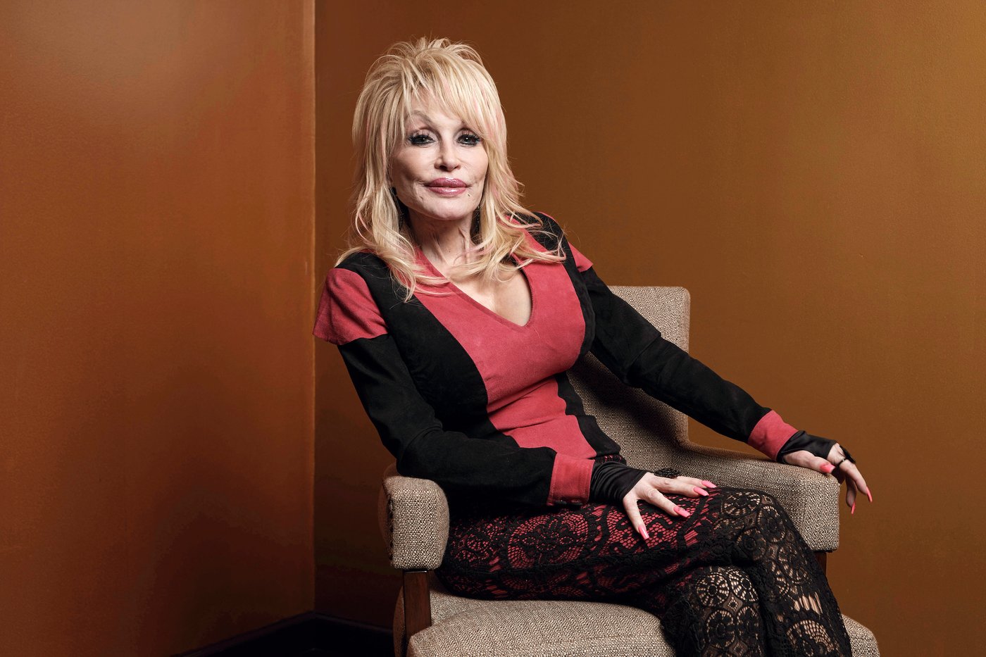 la-vedette-de-la-musique-et-actrice-dolly-parton-est-d-c-d-e-80-ans