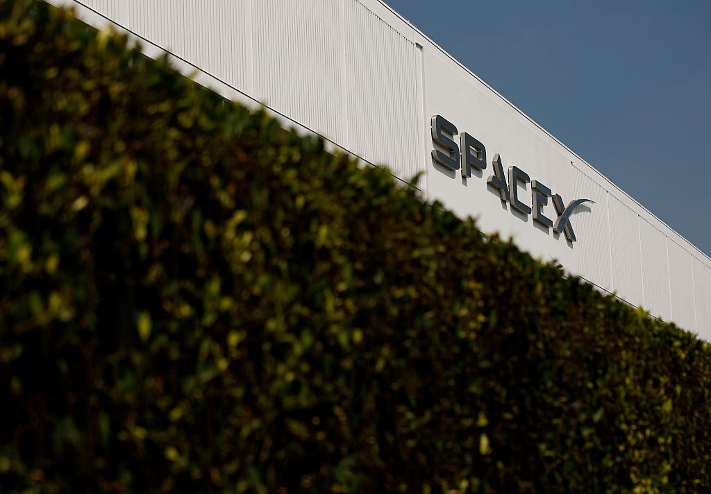 NASA hands SpaceX another $946 million. Three more astronaut missions ...