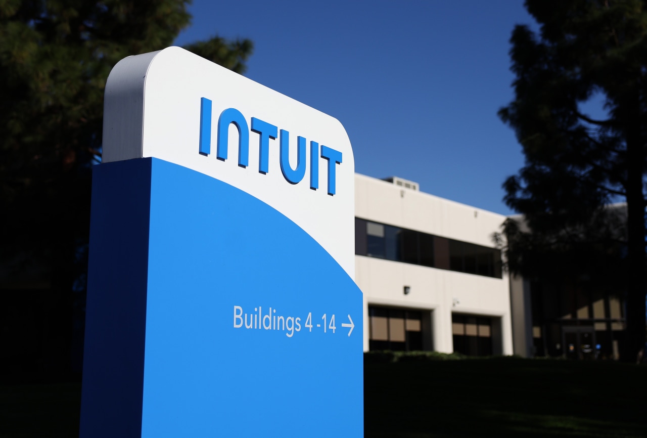 Intuit forecasts slower growth, takes steps to win more TurboTax users
