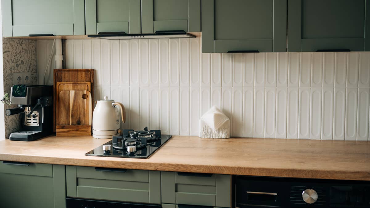 this-kitchen-backsplash-is-making-your-home-look-dated-here-s-what-to