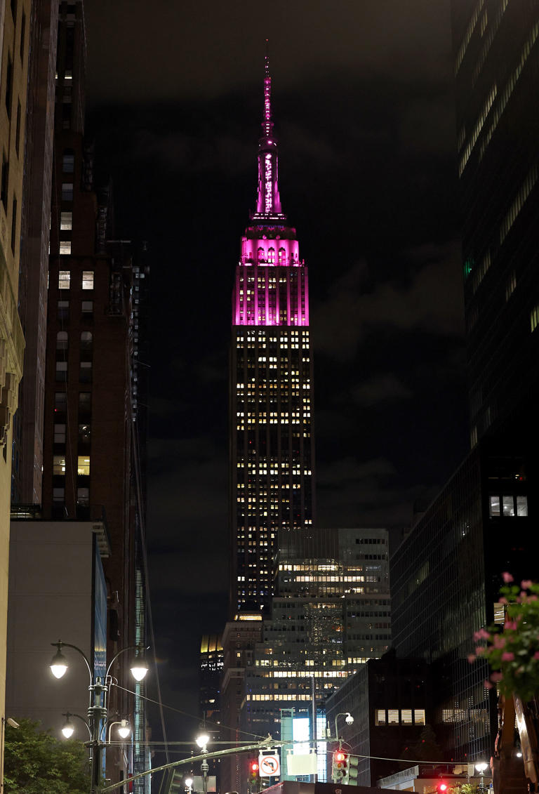 empire-state-building-lights-up-in-pink-sparkle-to-honor-dolly-parton