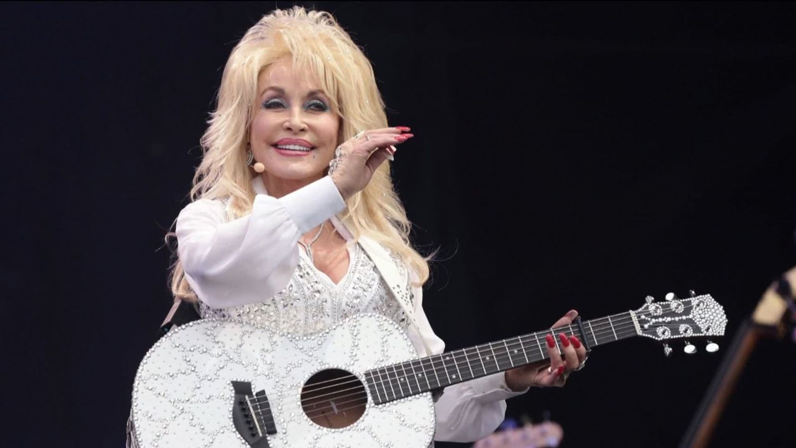 a-look-back-at-dolly-parton-s-life