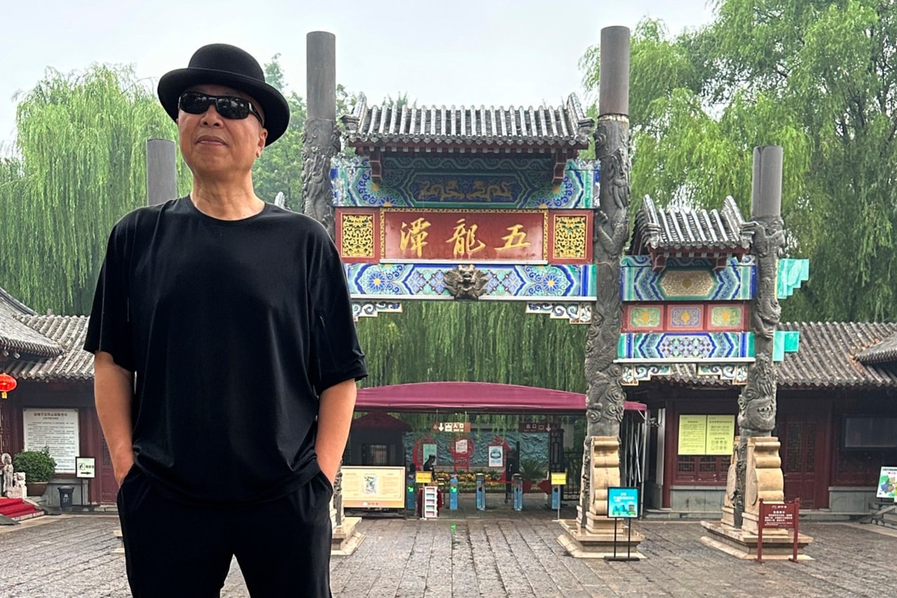 Chinese court sentences artist who lampooned Mao