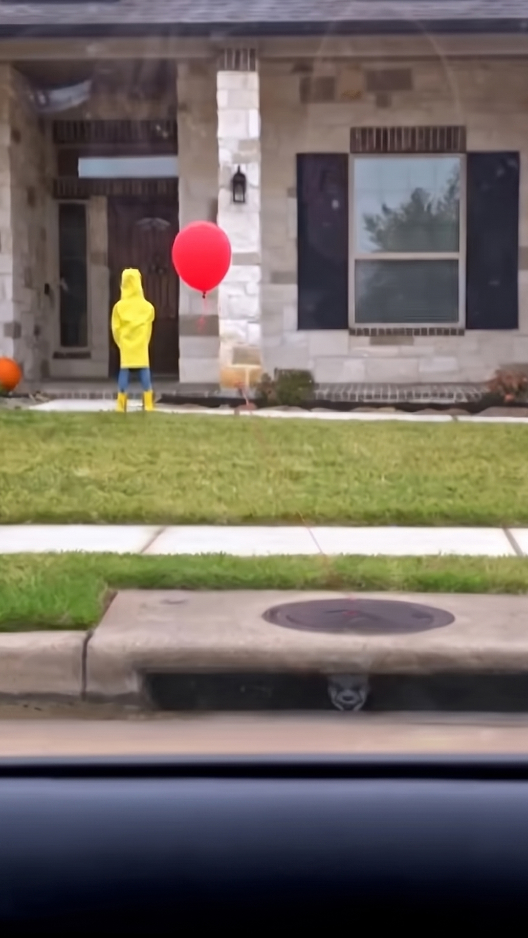 This hiding clown gave everyone an unexpected scare