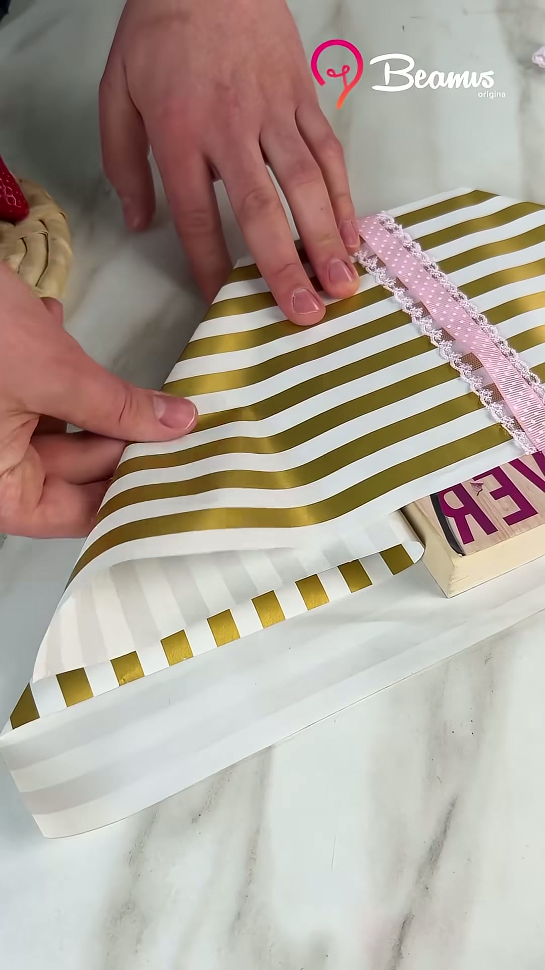 Easy book gift wrapping #easy #cute #giftwrapping #bookgift