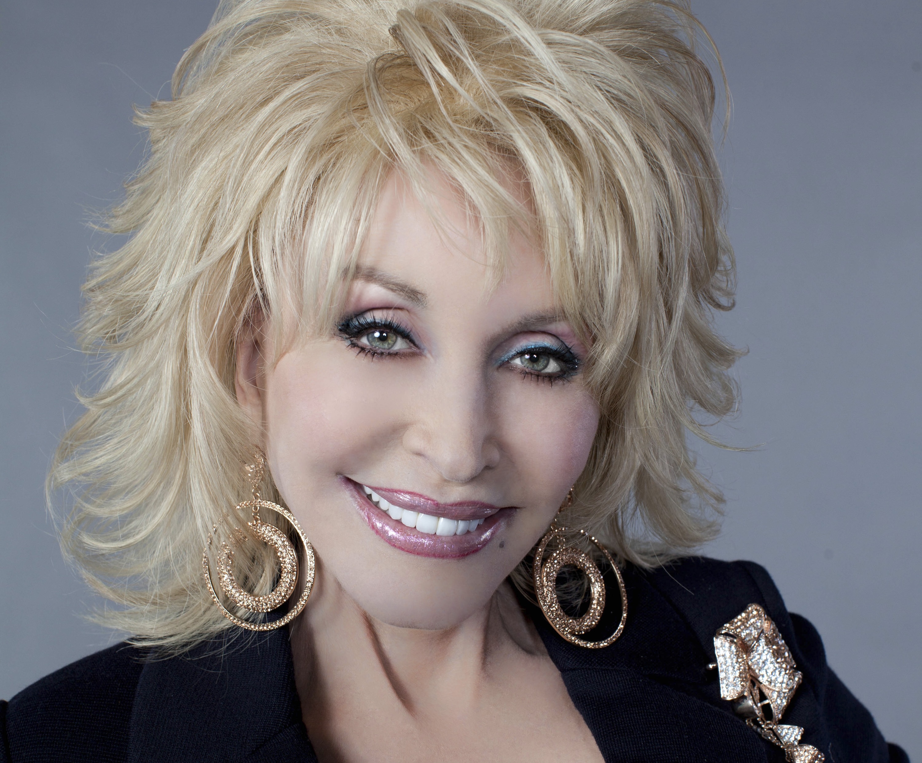 mette-frederiksen-hylder-dolly-parton-mit-musikhjerte-gr-der