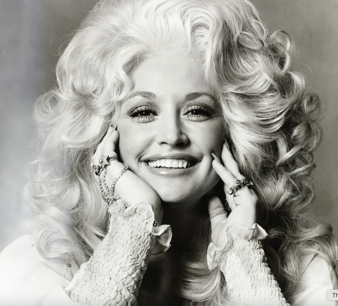 Huyền thoại nhạc đồng quê Dolly Parton qua đời, ông Trump ra lệnh cả nước treo cờ rủ