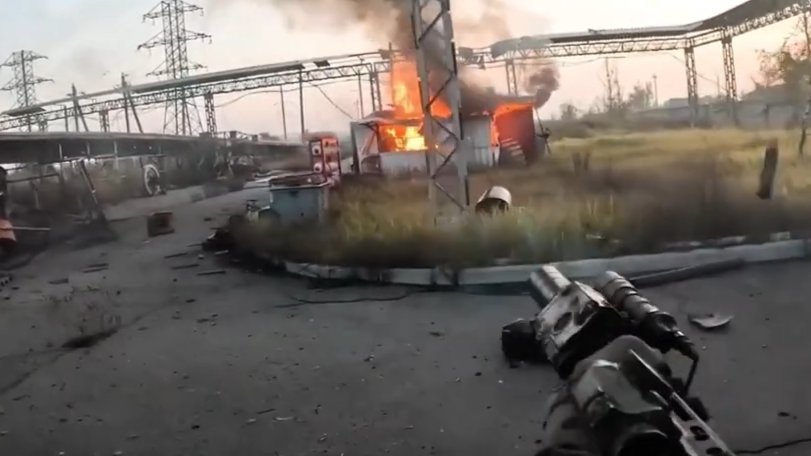 Watch Ukrainian special forces storm a Russian trench... then grenades ...