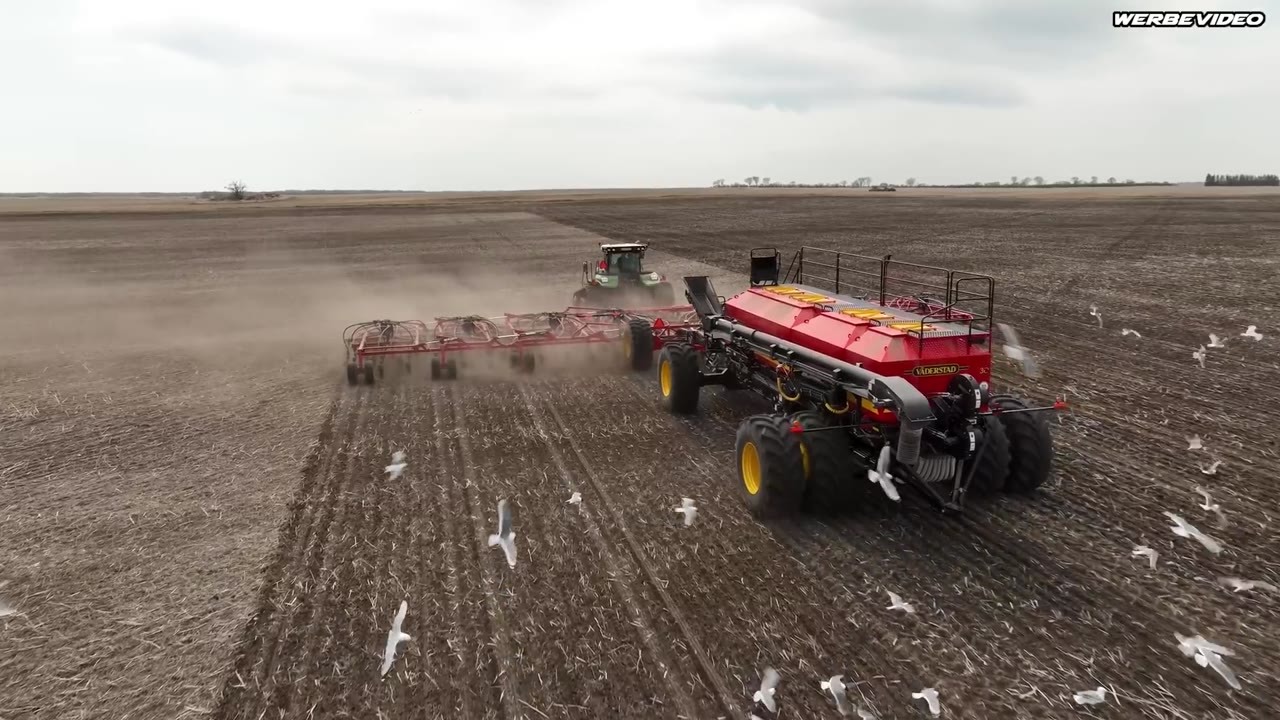 34.500 Liter im Saatwagen – der 673-PS-Fendt 1167 zieht diese 24-Meter ...