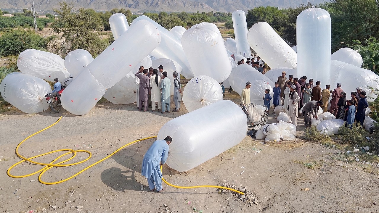 This villager invented a genius way to transport cooking gas home