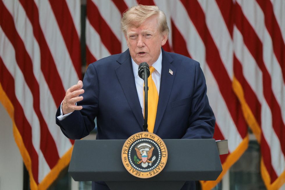 Donald Trump halts all immigrant visa applications under national