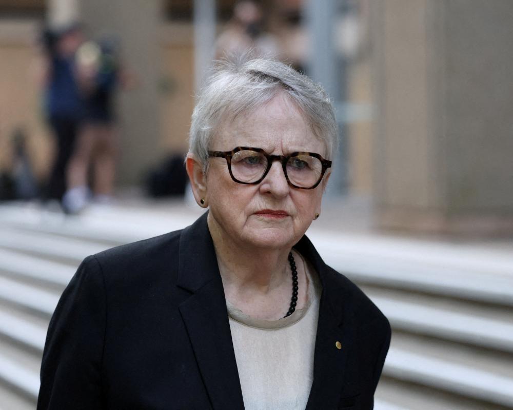 Antisemitism royal commission ends hearings but delays report to avoid 'distraction' from Bondi anniversary