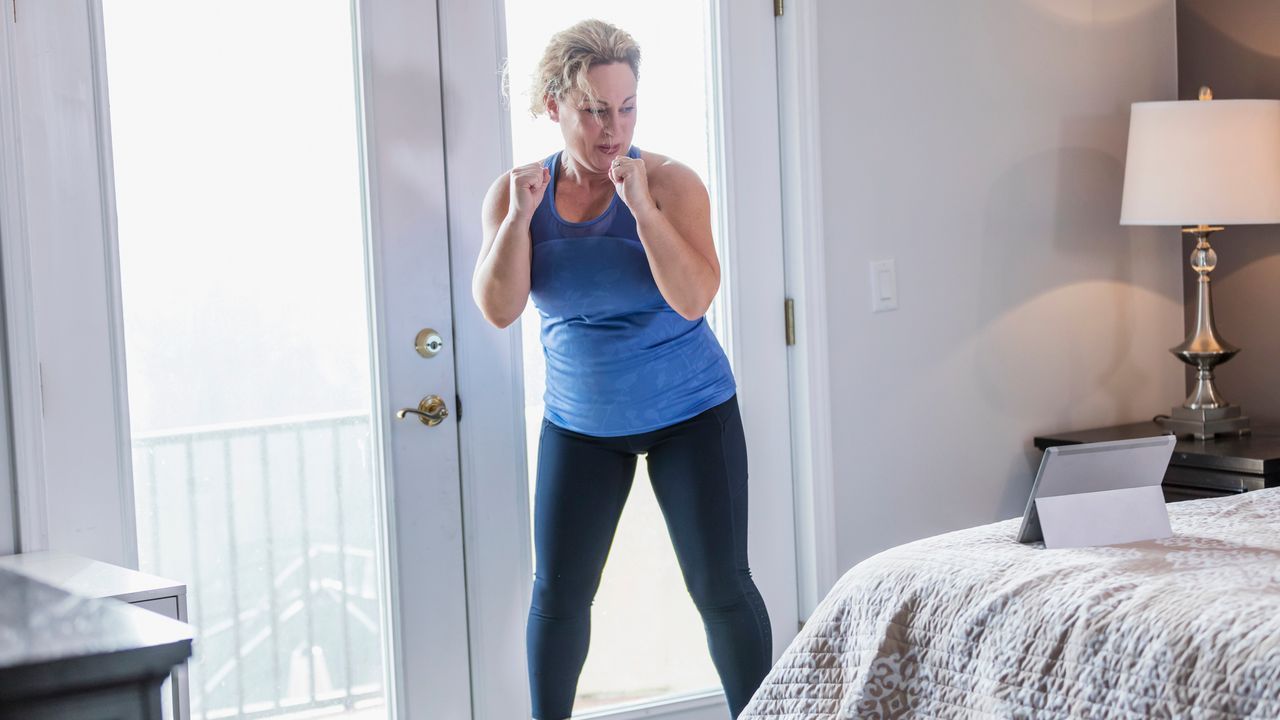 All you need is 10 minutes to do this trainer's beginner-friendly HIIT workout—no equipment needed