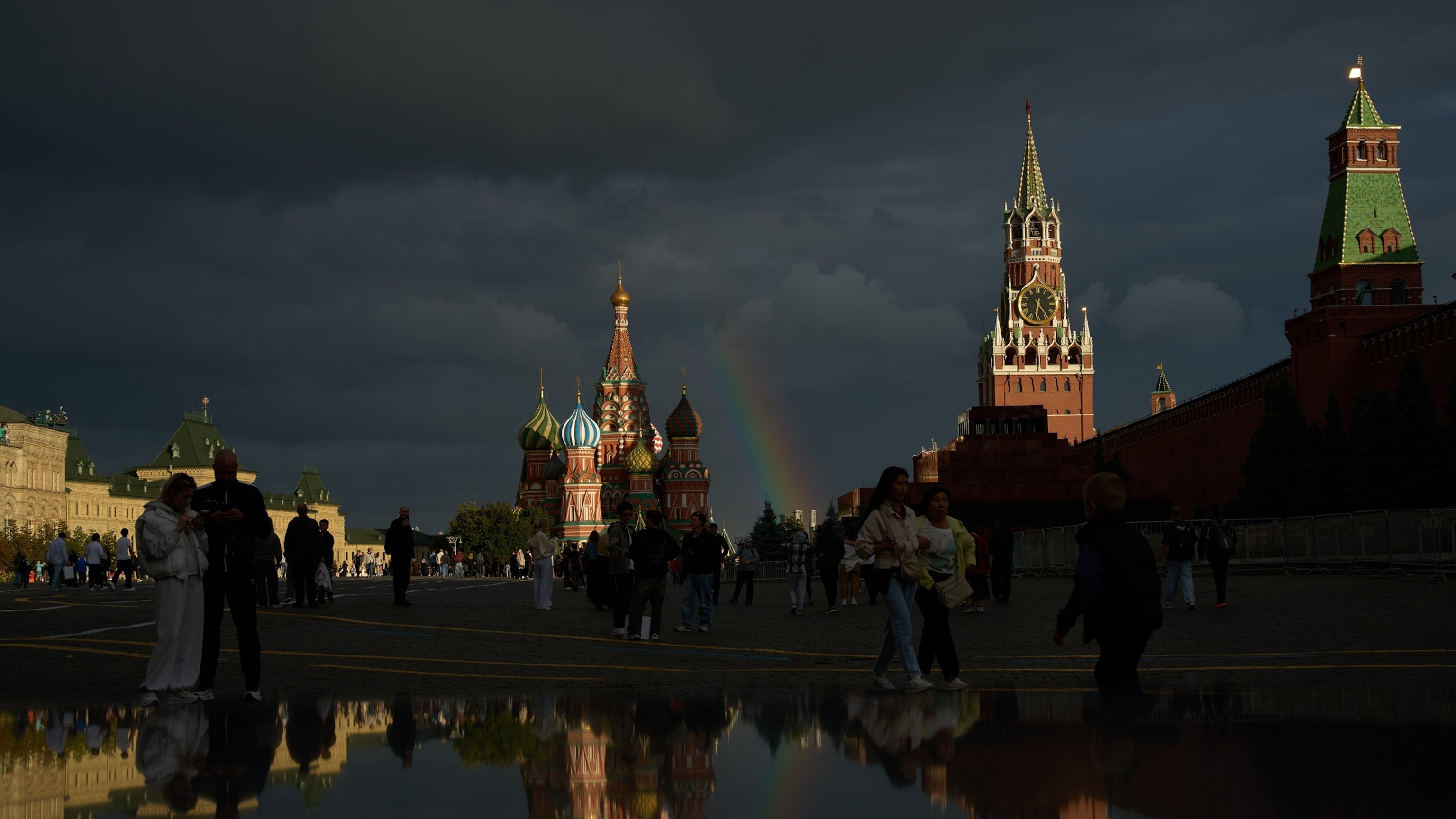 Ukrainian drone attacks on Moscow resume hours after CIA director's visit, mayor says