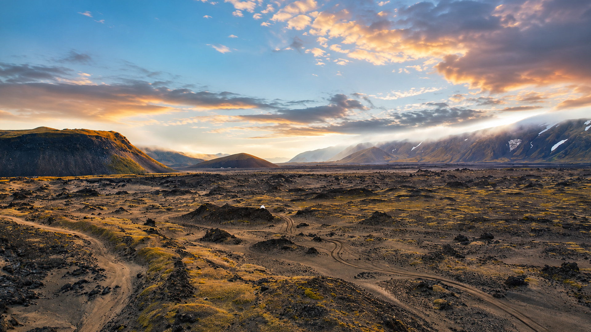 Vulcões gigantes se erguem na região selvagem e remota de Kamchatka