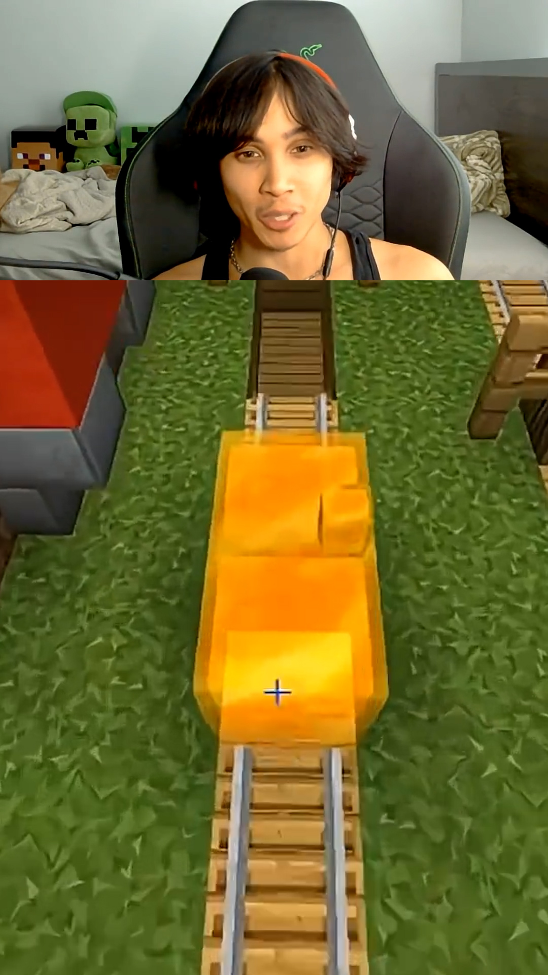 Reviewing a custom Subway Surfers build in Minecraft