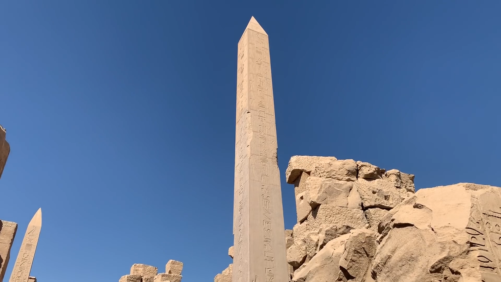 This giant Egyptian statue may have weighed 1,000 tons - so how did ...