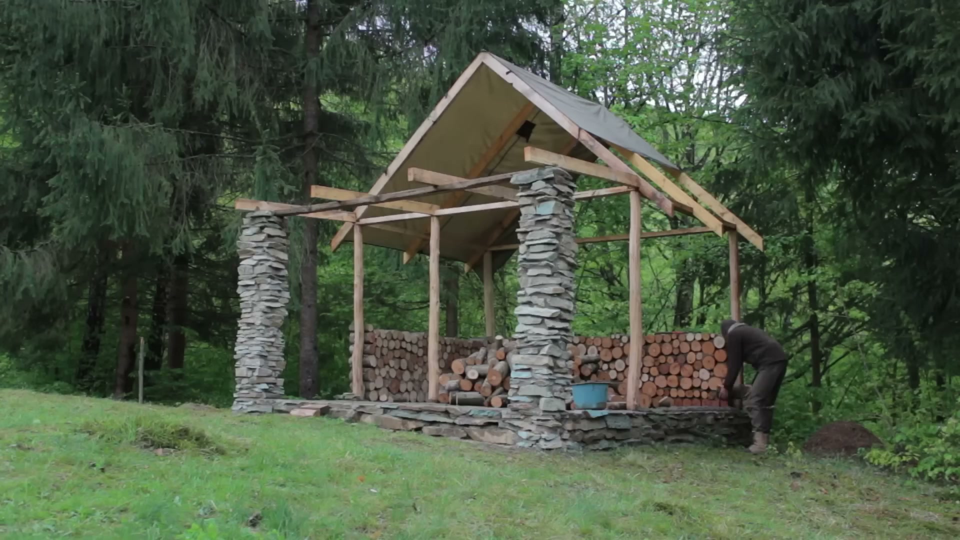 Building a cozy off-grid cordwood cabin in the forest | Start to finish ...