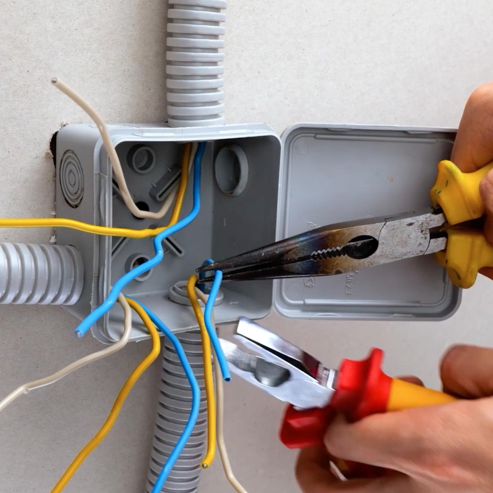 Top connection techniques with metal, wires, and pipes you should know