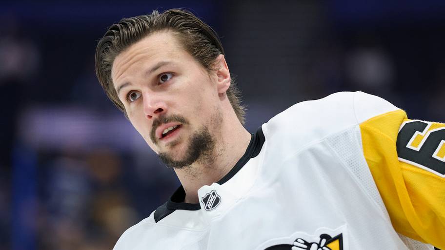 NHL insider reveals shocking trade scenario that could send Penguins star to Canada