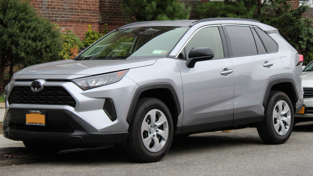 Toyota found a control fault that can cut power on 30,978 RAV4 plug-in ...
