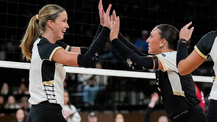 What's the status of Purdue outside hitter Kenna Wollard ahead of season opener?