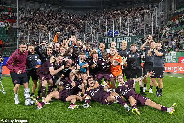rapid-vienna-2-hearts-2-hearts-win-4-3-on-penalties-wouter-vrancken