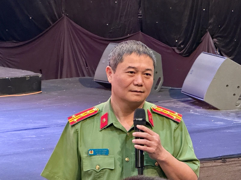 Báo điện tử Tiền Phong Đại tá Ngô Đức Thắng, Phó Cục trưởng Cục Pháp chế và cải cách hành chính, tư pháp (Bộ Công an) phát biểu tại buổi toạ đàm. 1