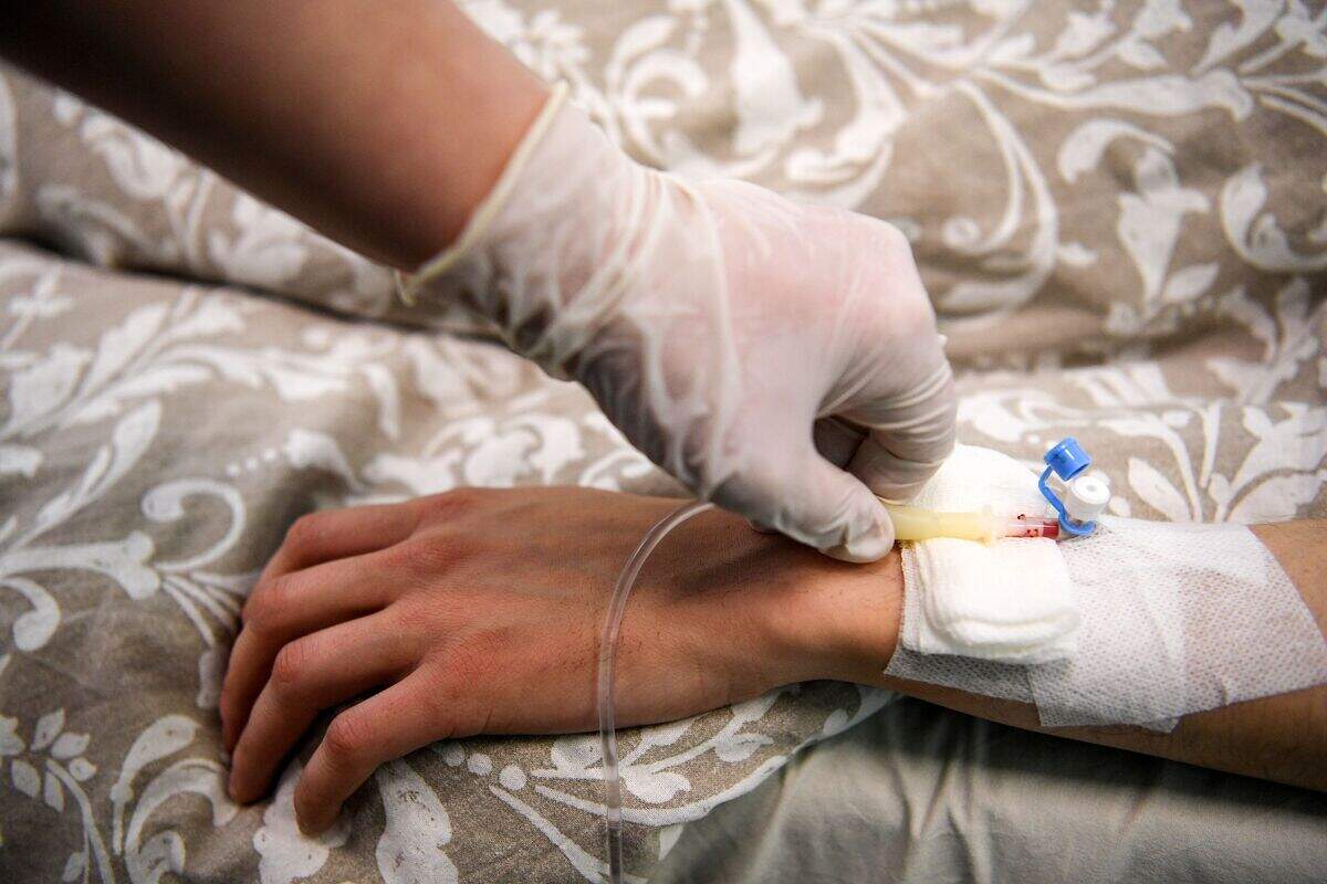 Would you try an IV drip bar? What to know about the viral wellness ...