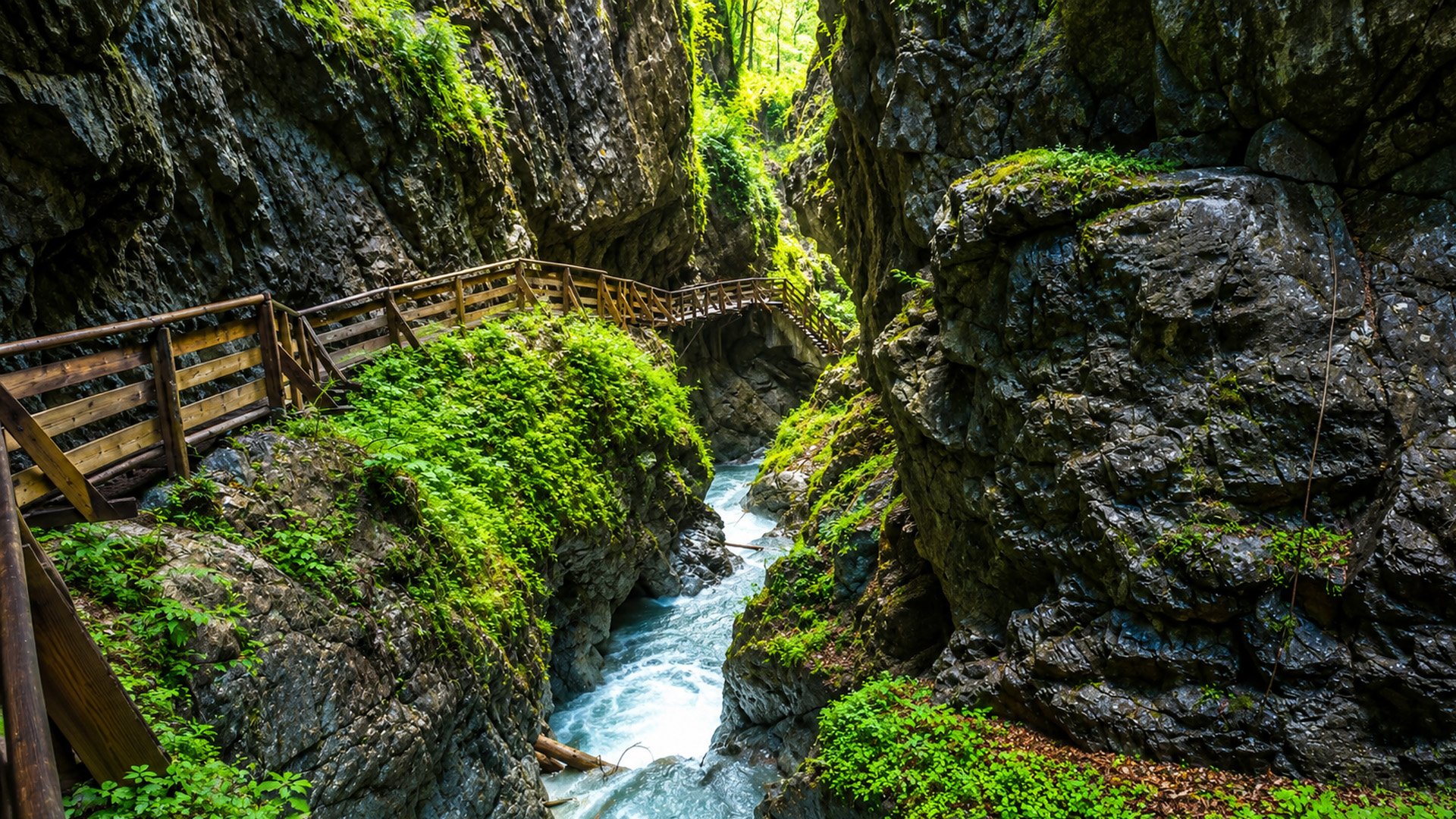 What can you see inside Wolfsklamm Gorge?