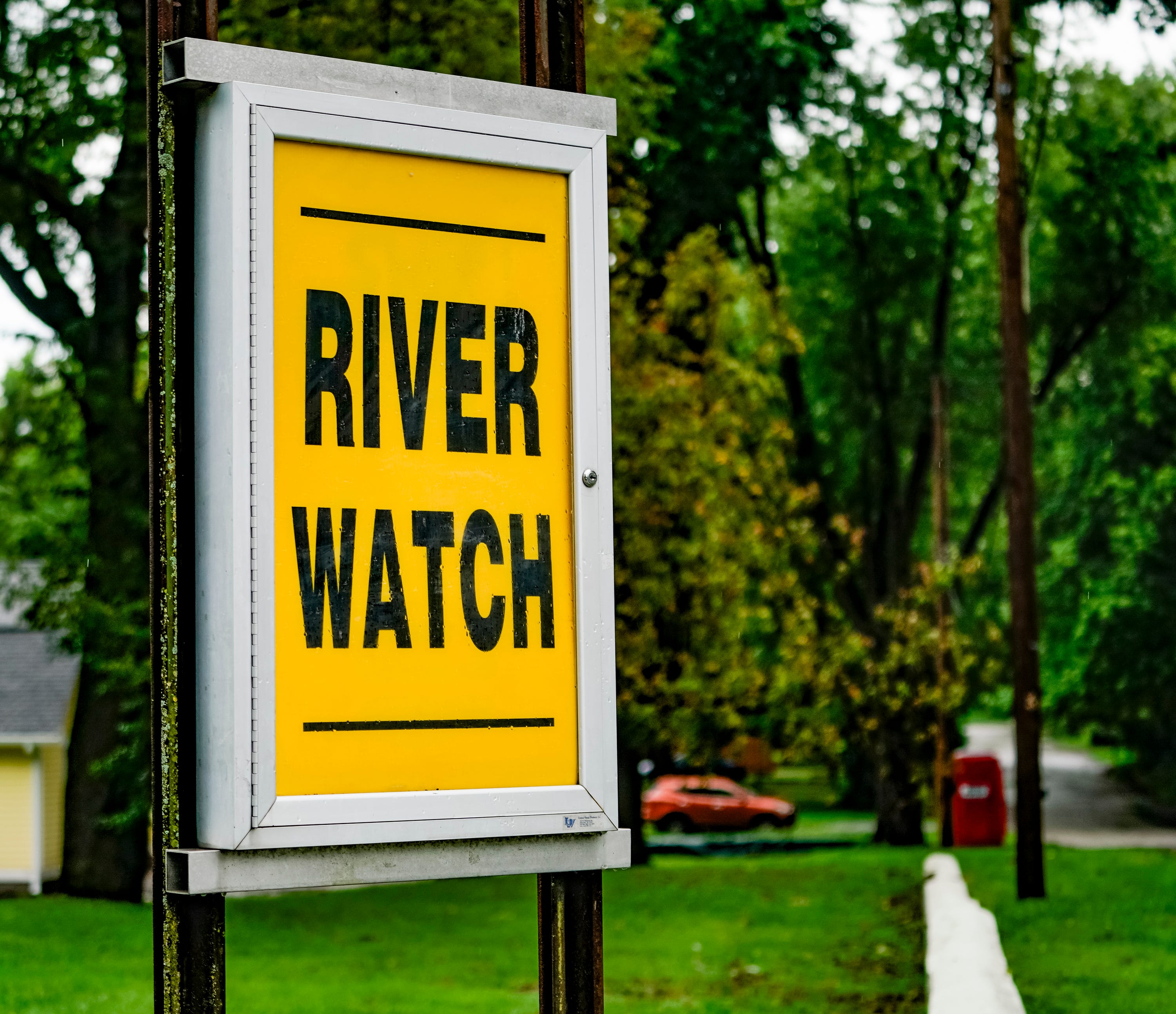 Rocky Ripple residents evacuate as last floodgate closes