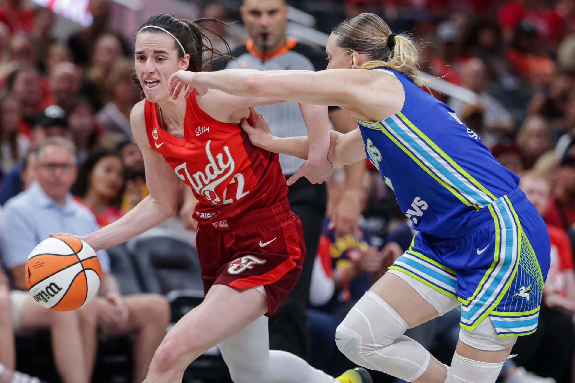 Levels to this – WNBA fans hype up Caitlin Clark after dominant display against Paige Bueckers