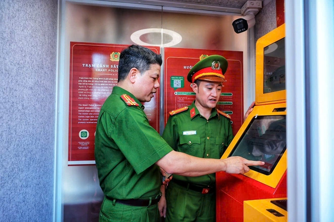 Hà Nội có trạm cảnh sát thông minh hỗ trợ trình báo, gọi SOS 24/7
