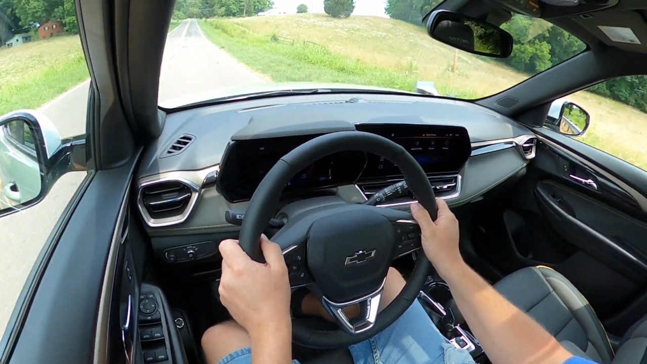 Chevrolet Trailblazer efficient turbocharged engine test drive on city ...