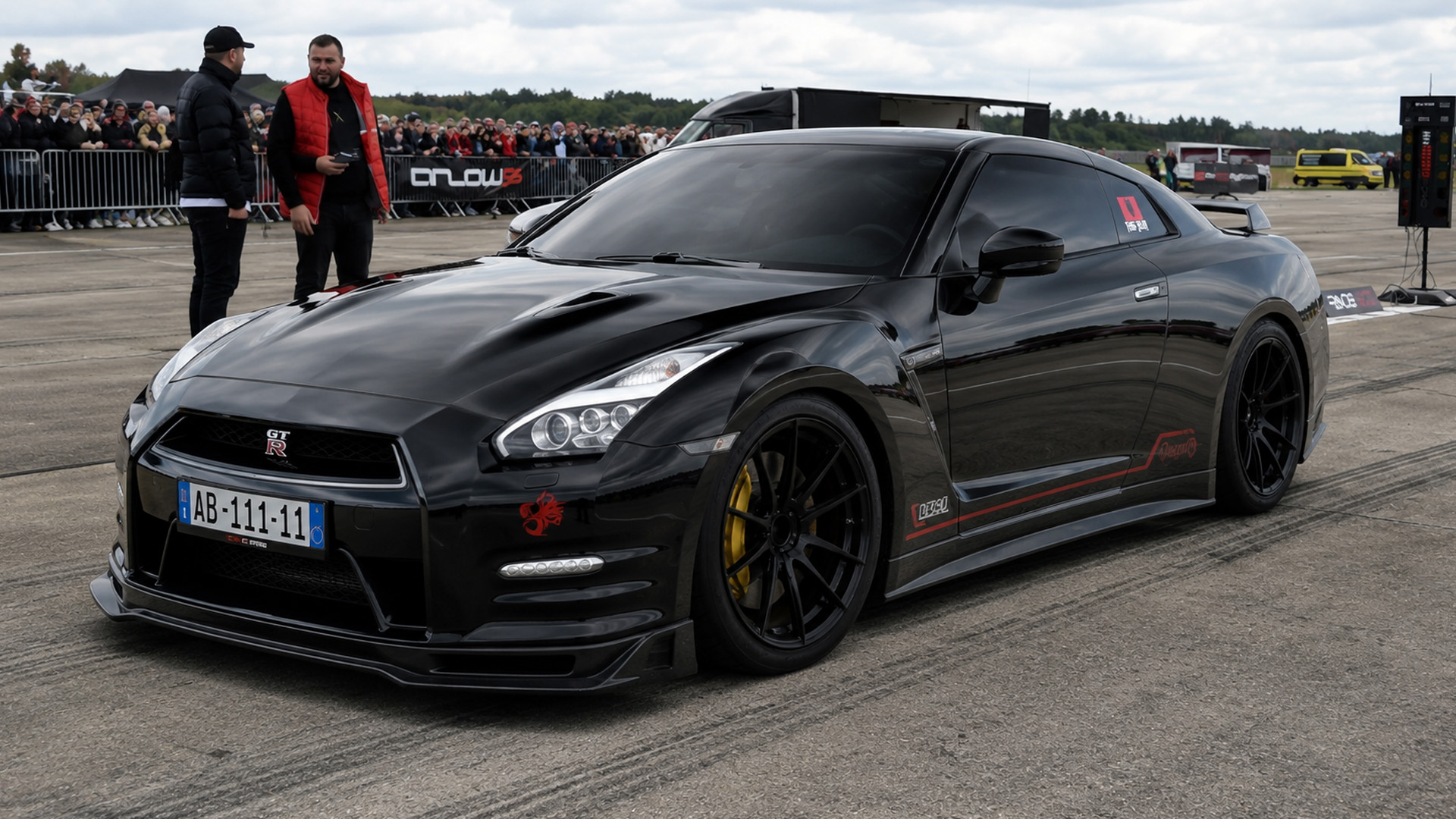 Nissan GT-R R35 launches down half mile