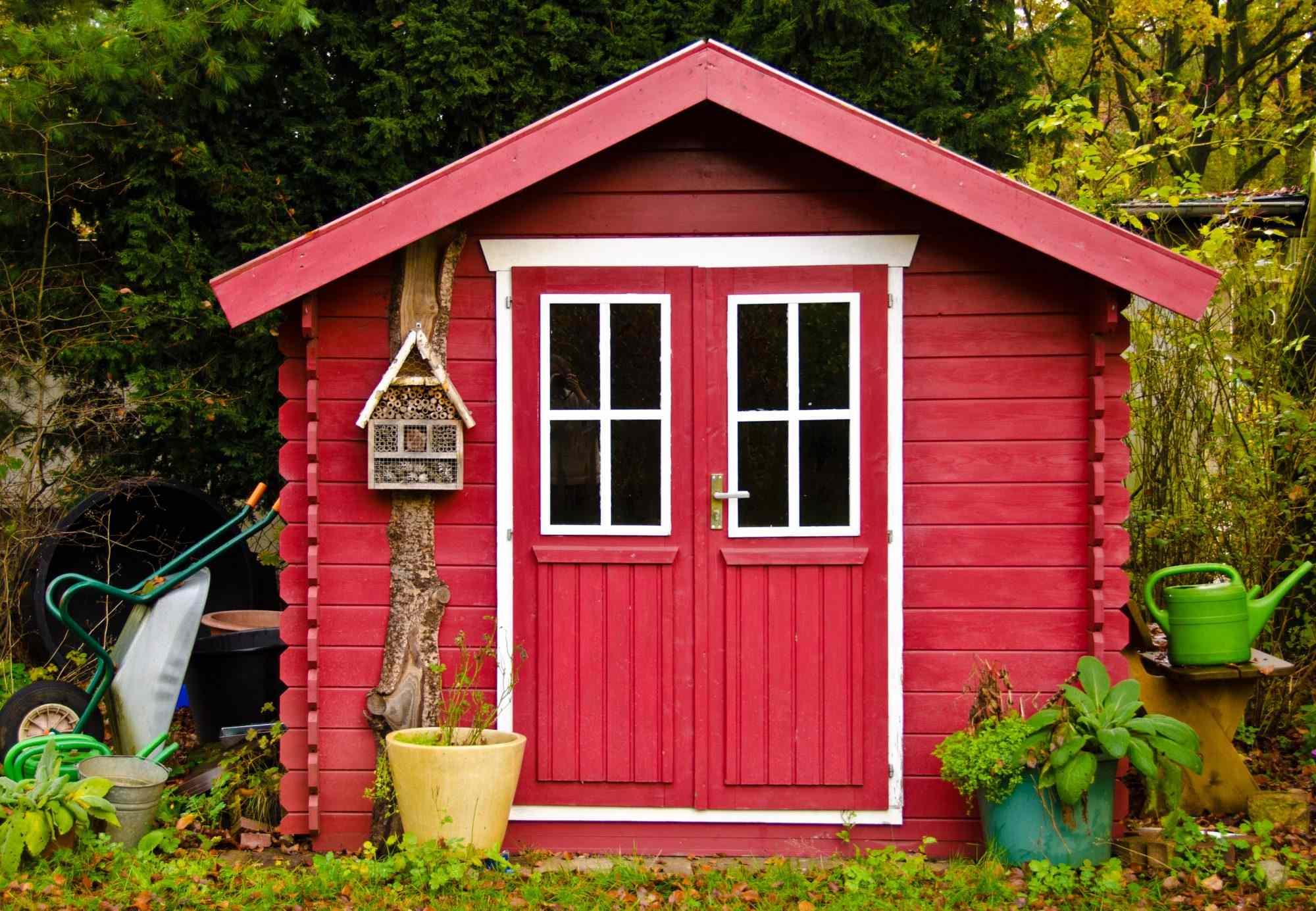 8 backyard features that make a small yard look cluttered, according to designers