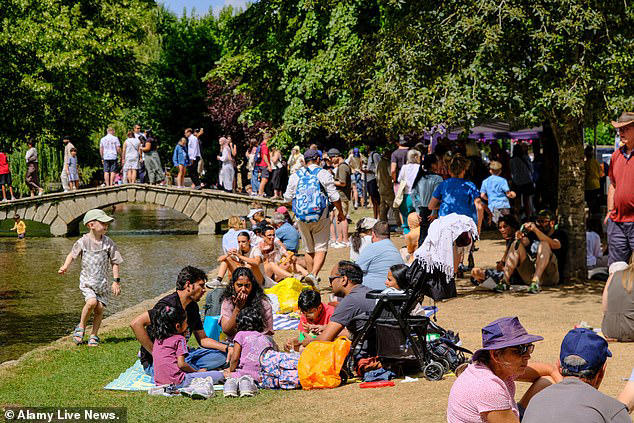no-water-cannon-no-violence-no-foul-words-the-tourism-demo-at