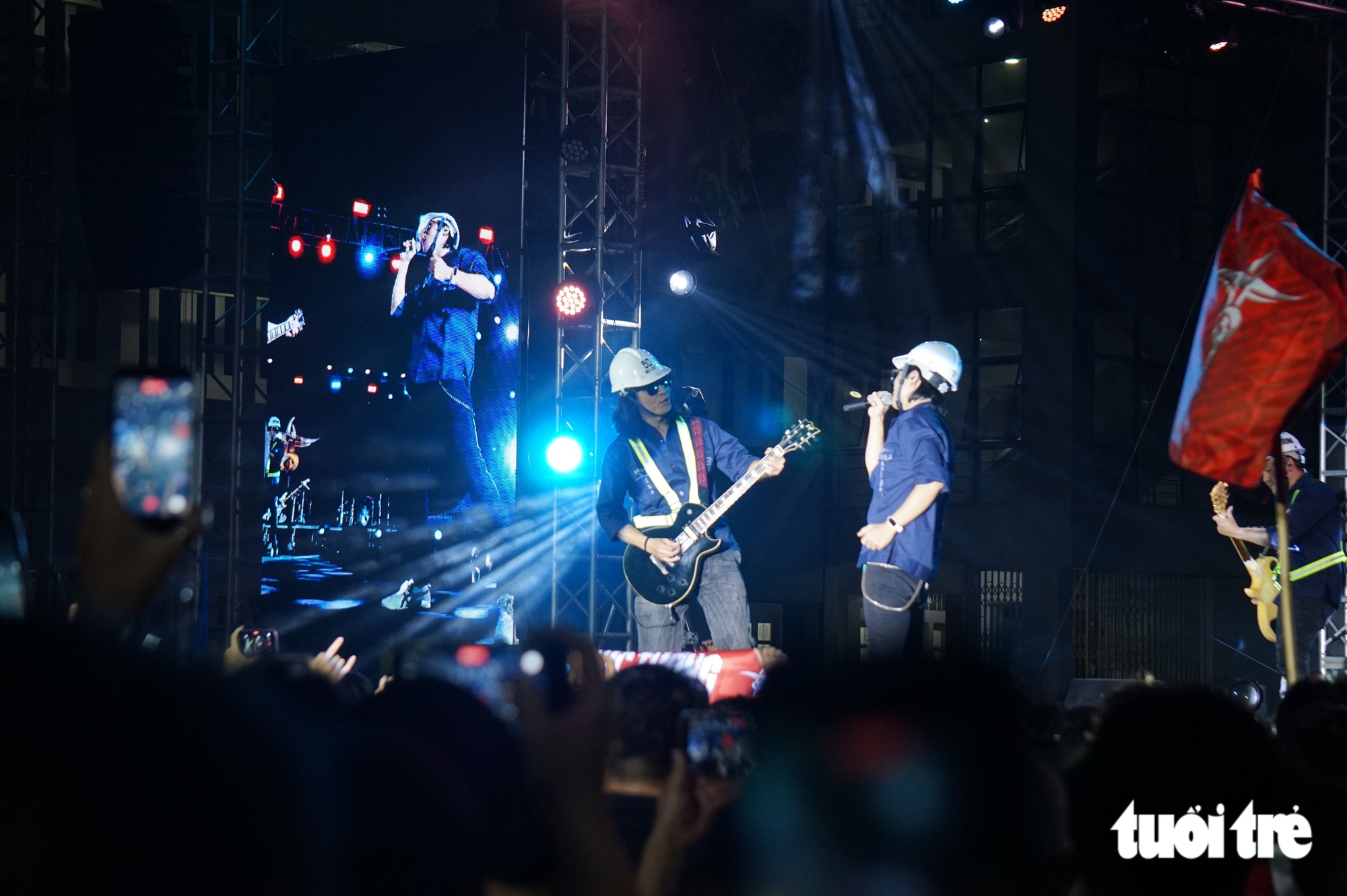 Sống lại một thời 'rock xuyên màn đêm' của sinh viên Hà Nội