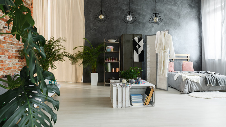 5 tips for organizing a bedroom with no closet