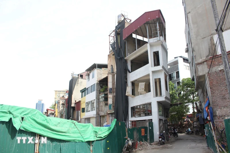 Hà Nội vận động hợp thửa, hợp khối để ngăn nhà 'siêu mỏng, siêu méo'