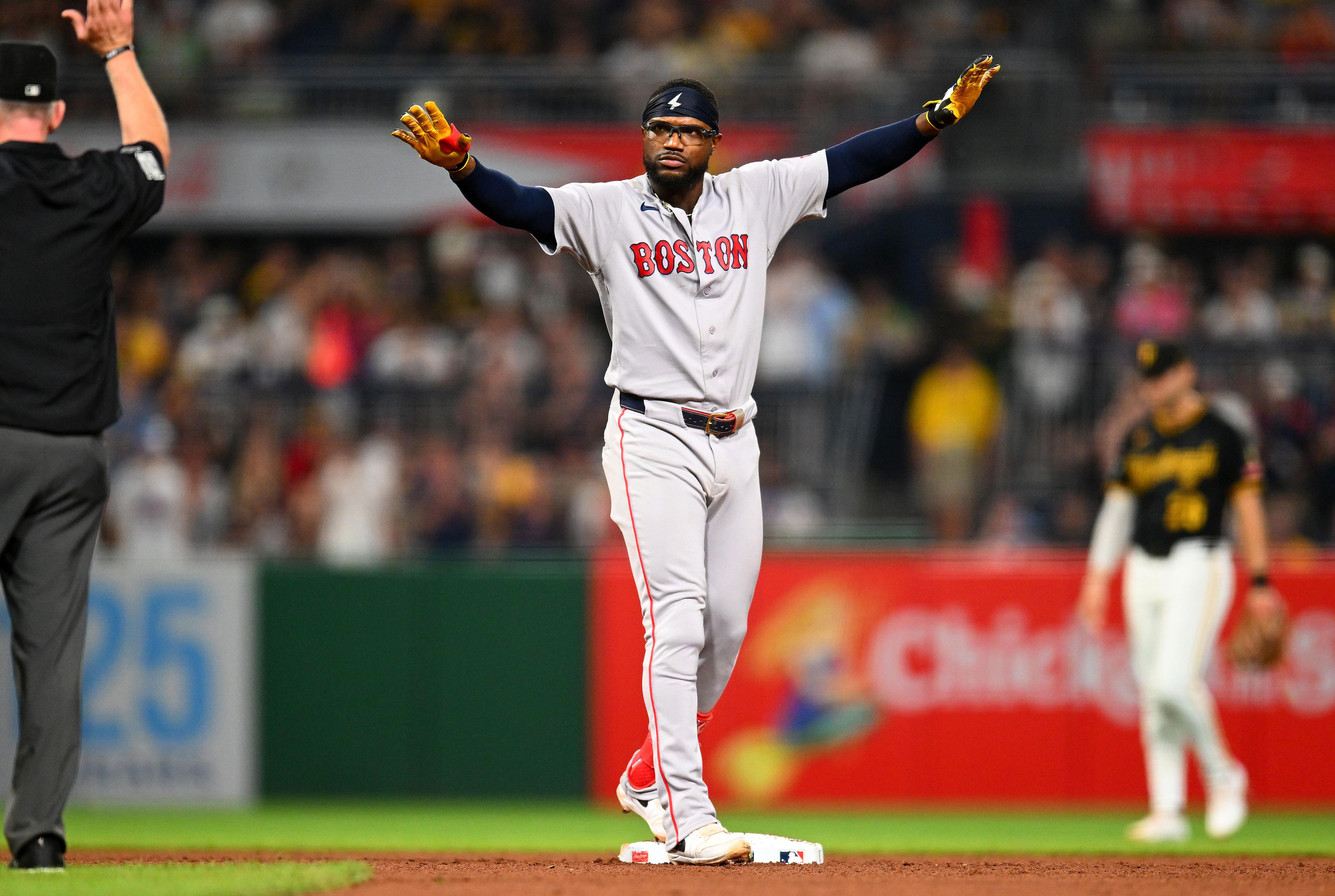 Sox shut out Pirates, 4-0