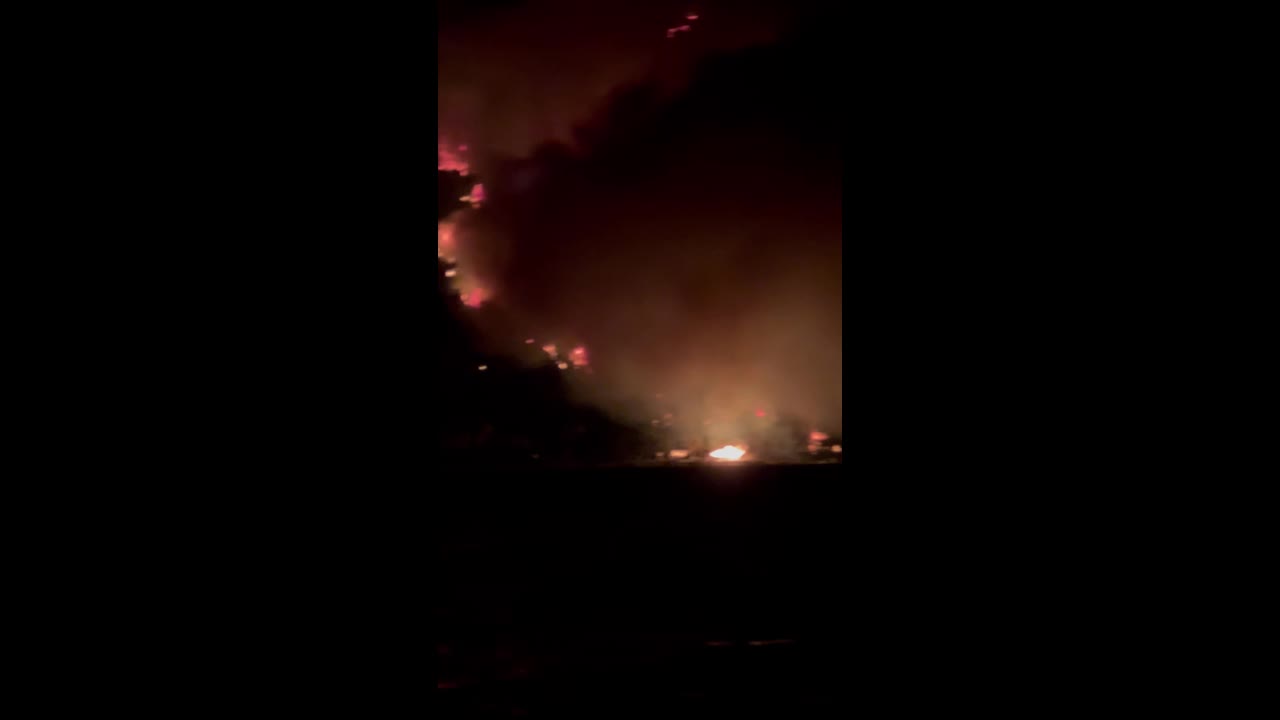 Wildfire engulfs coastal areas near Omiš as thousands evacuated in Croatia