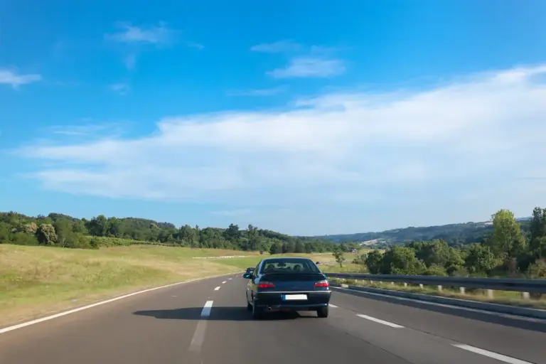 Mauvaise nouvelle pour les automobilistes qui restent sur la voie du ...
