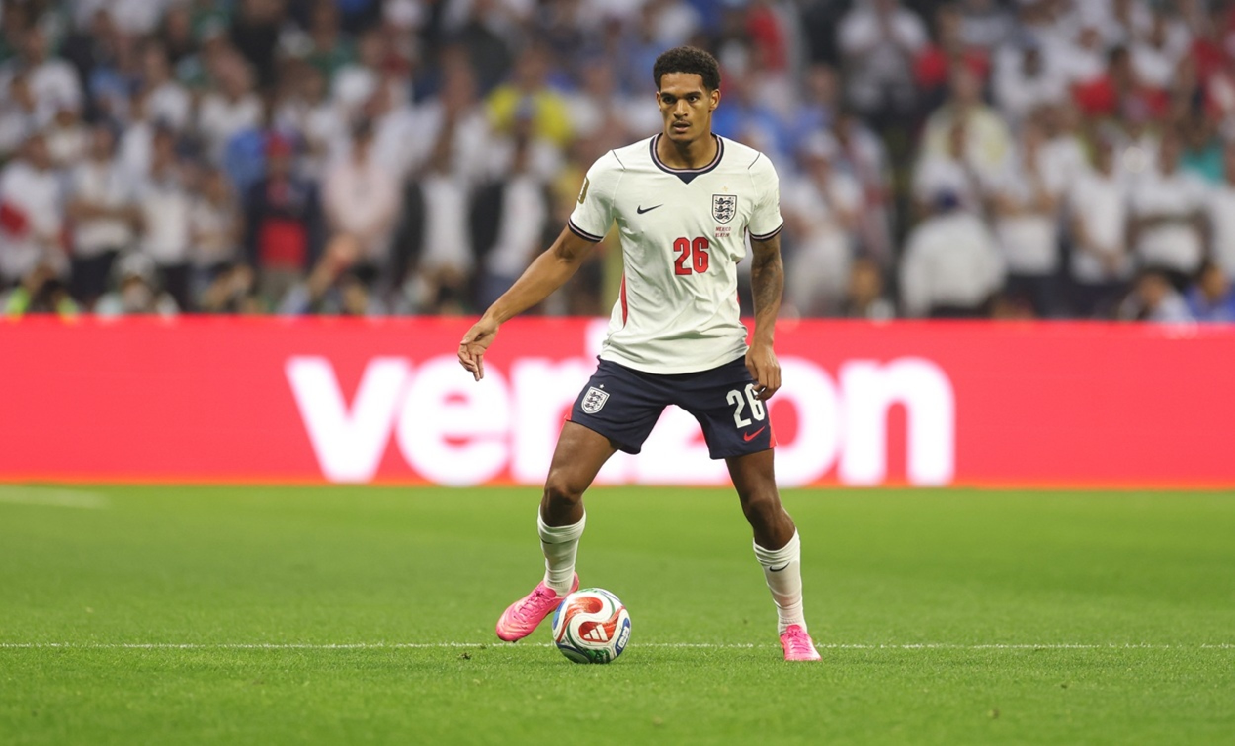 Chelsea makes first move in fight with Arsenal for Bundesliga star
