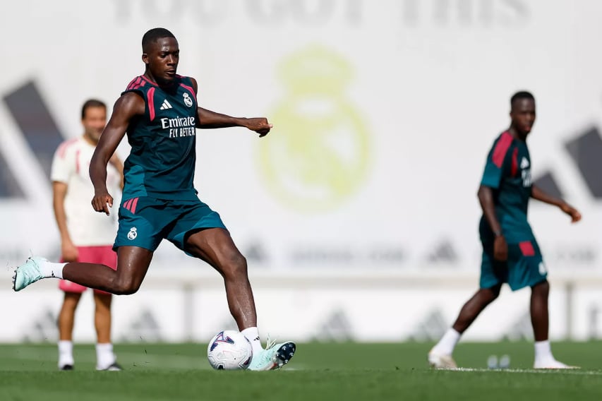 Konate, entrenado con el Real Madrid.