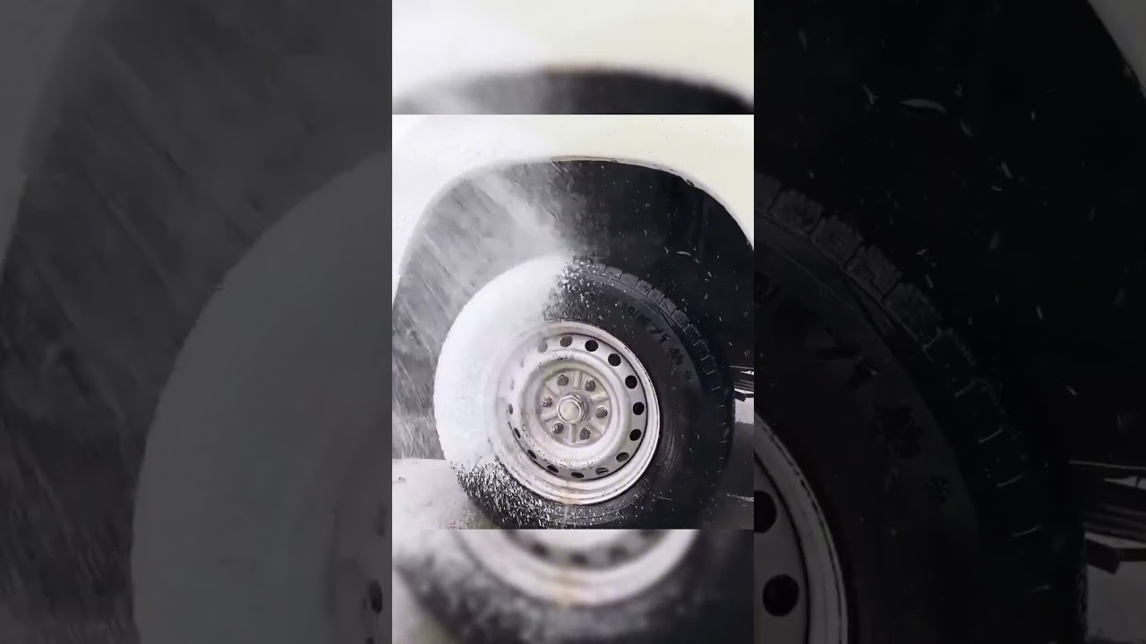 Deep cleaning a muddy 4x4 off road truck 💩