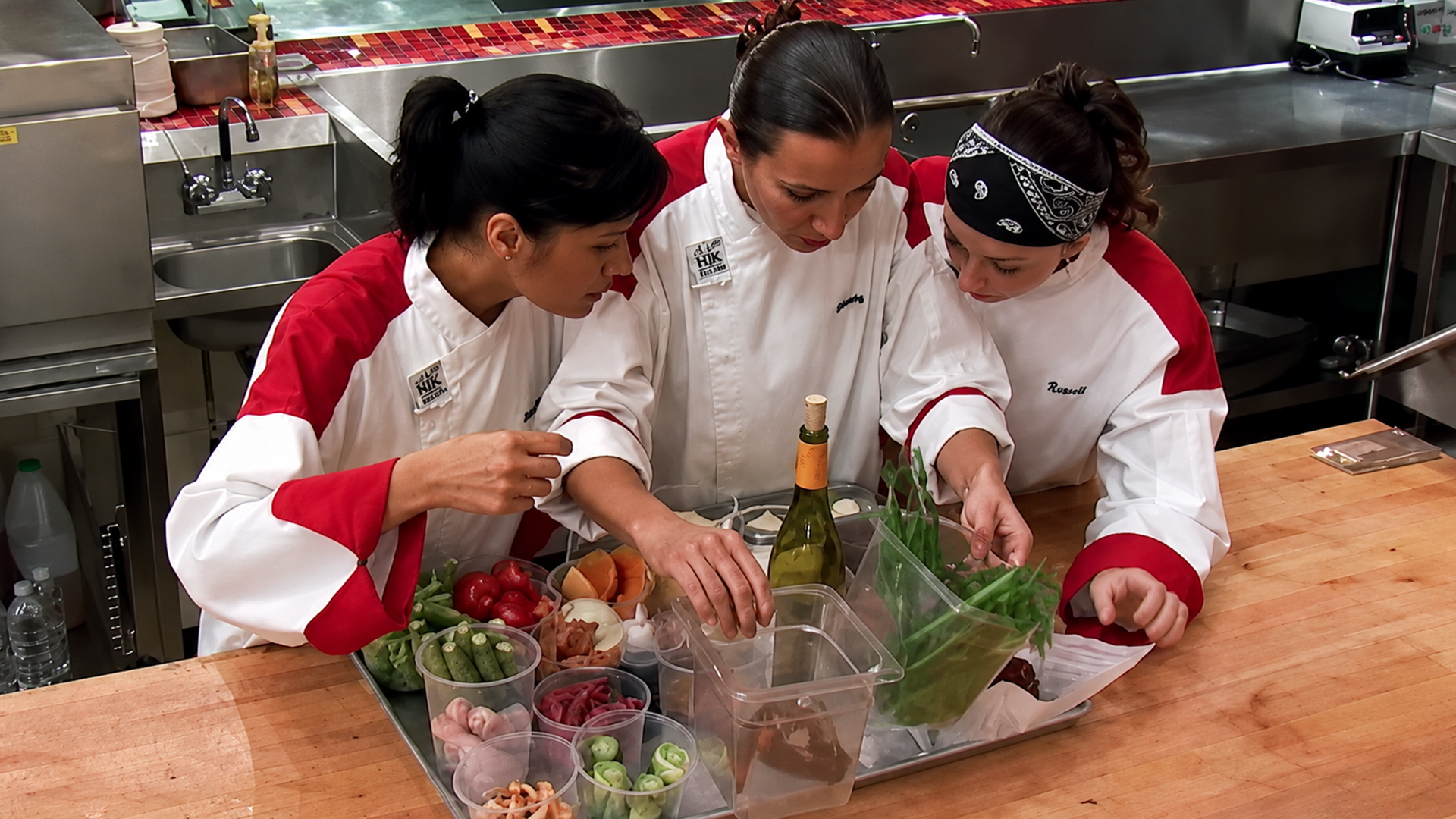 Both teams race to create tapas from leftover ingredients