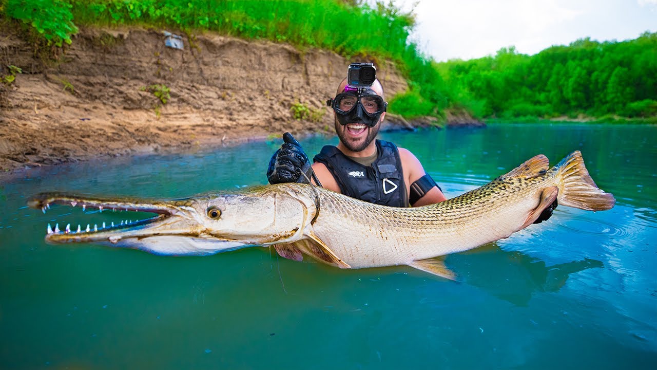 I dove into the most dangerous river! 😱